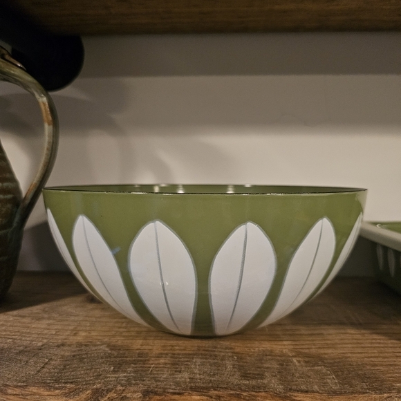 AMAZING CONDITION Catherine holm Mid Century Enamal Lotus Leaf Large Bowl - Picture 2 of 7